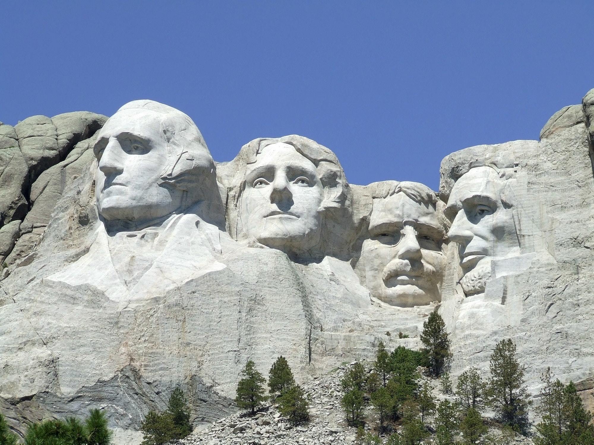 a picture of mount rushmore