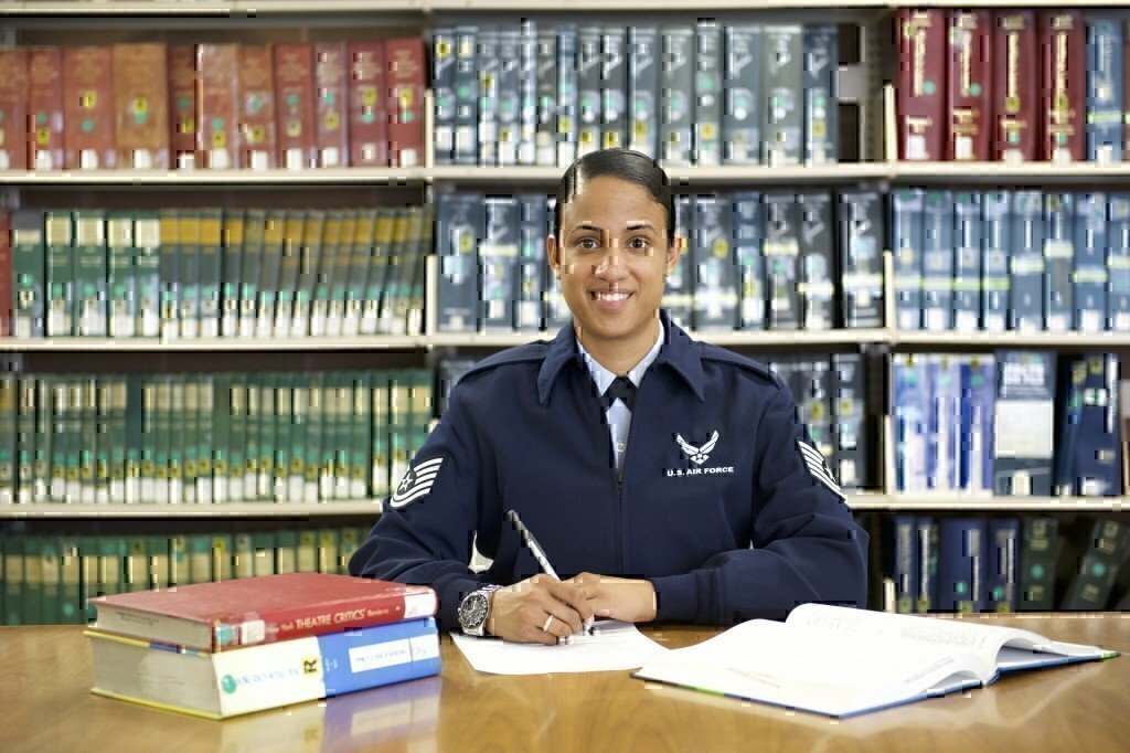 a woman airman working in a library