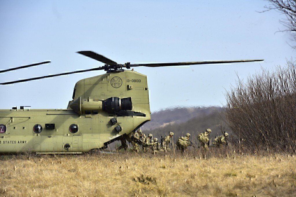 national guard training with a helicopter 