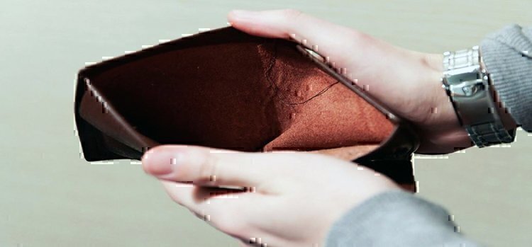 a wallet with no money in it