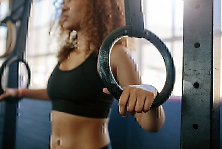 woman-using-gymnastics-rings