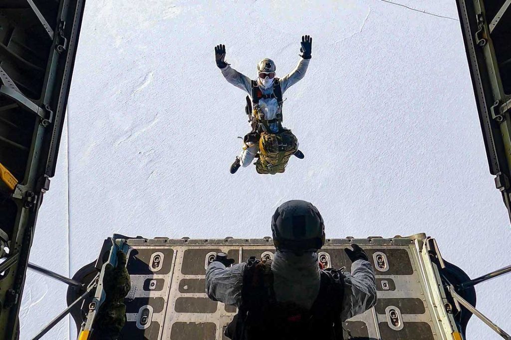 Navy SEALs conduct an airborne operation during Arctic Edge in Deadhorse, Alaska, March 4, 2022. Image by the DOD